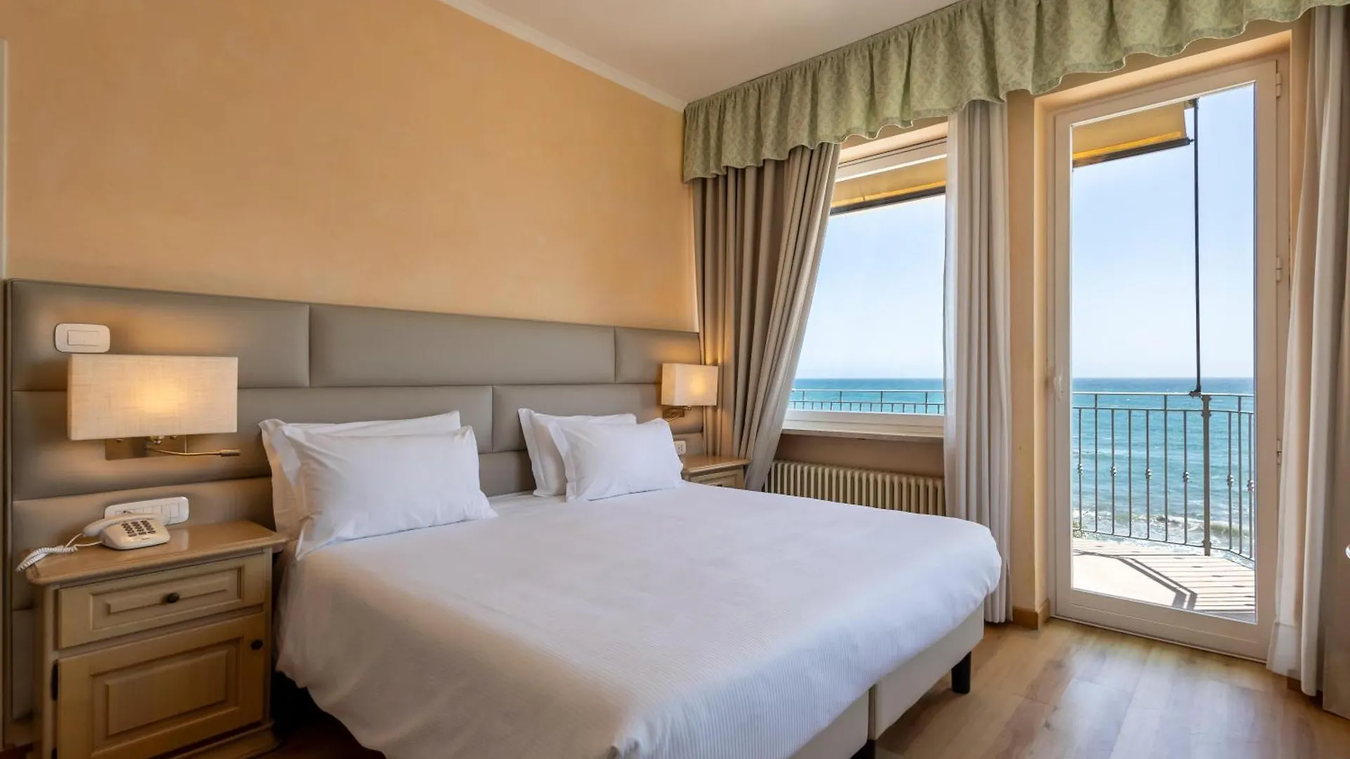 B&B Hotel Diano Marina Palace contacts