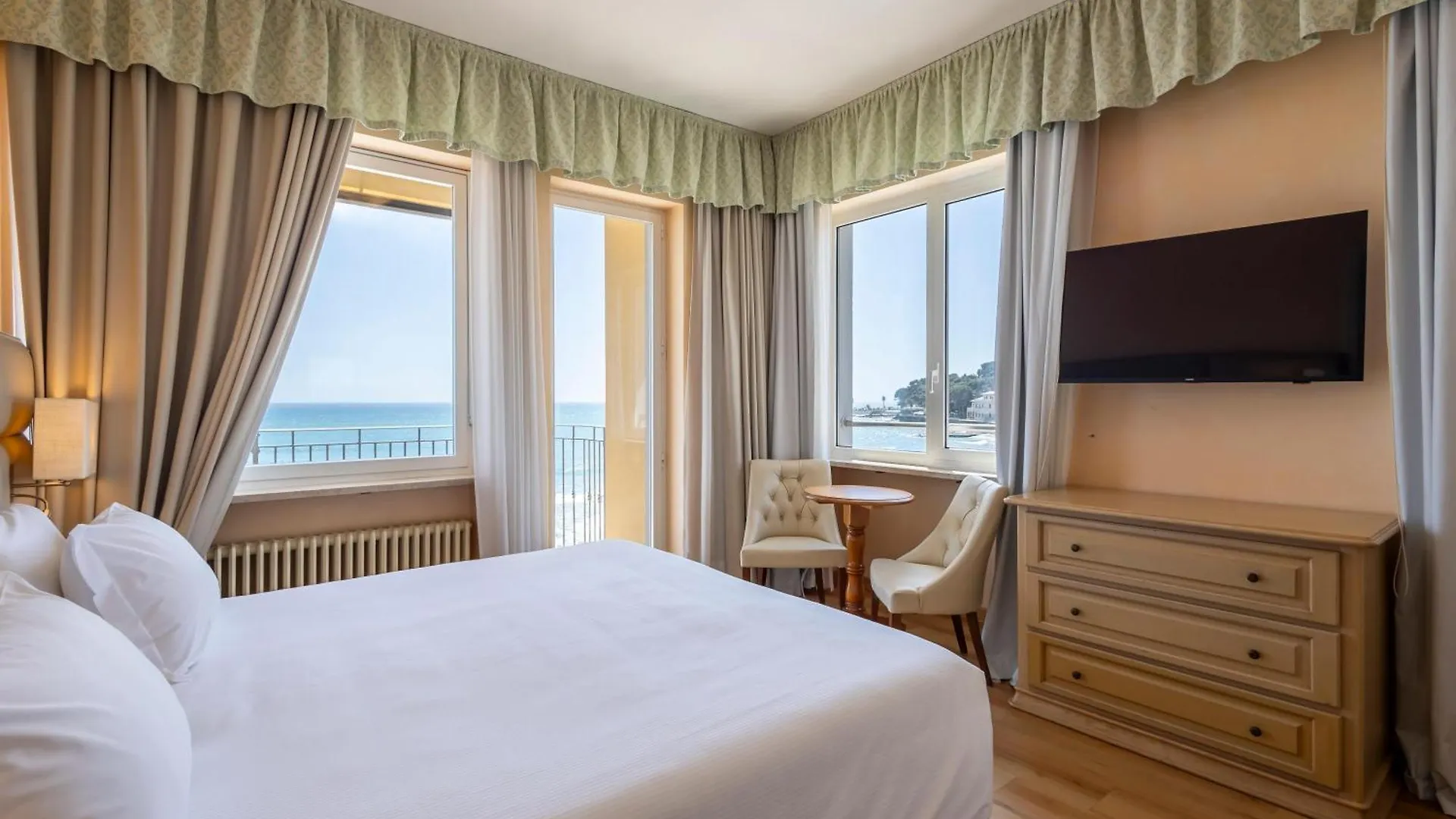 B&B Hotel Diano Marina Palace 4*,